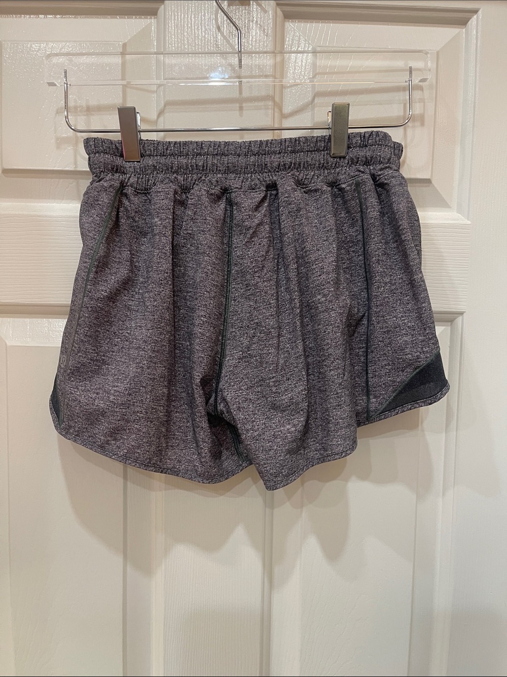 Lulu 🍋 Women’s Grey Heather Athletic Shorts S:8 - Picture 4 of 5